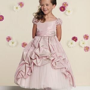 Joan Calabrese Girls formal dress in white aged 7
